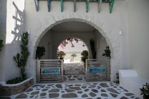 iria beach art hotel