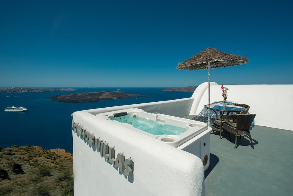 nomikos villas