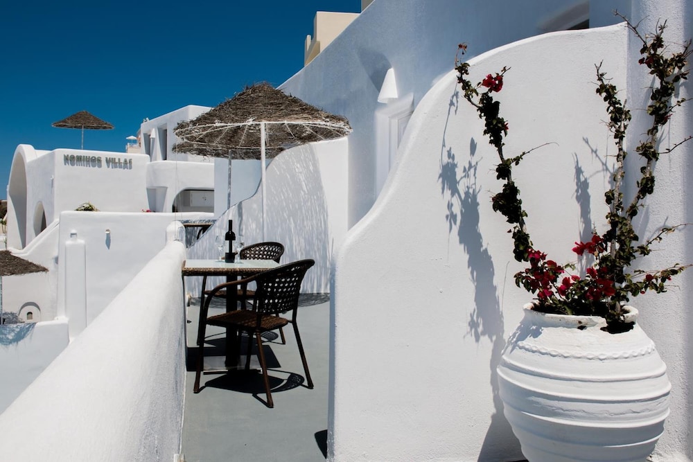 nomikos villas