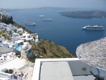 Nomikos Villas,Firostefani>>Fira,4 star