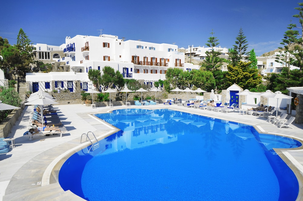 kamari hotel