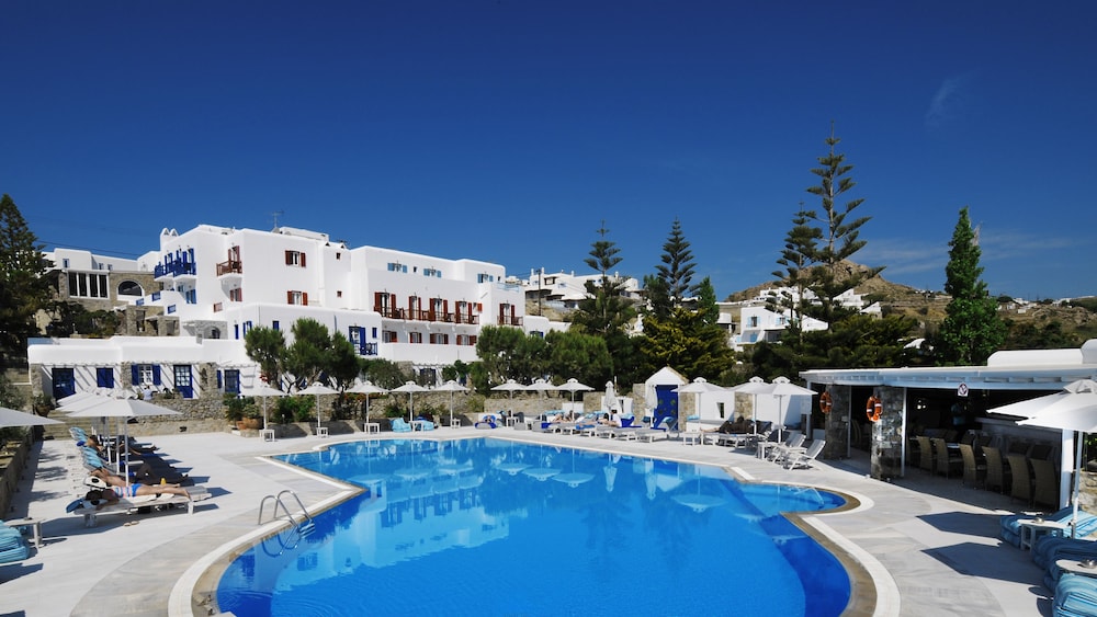 kamari hotel