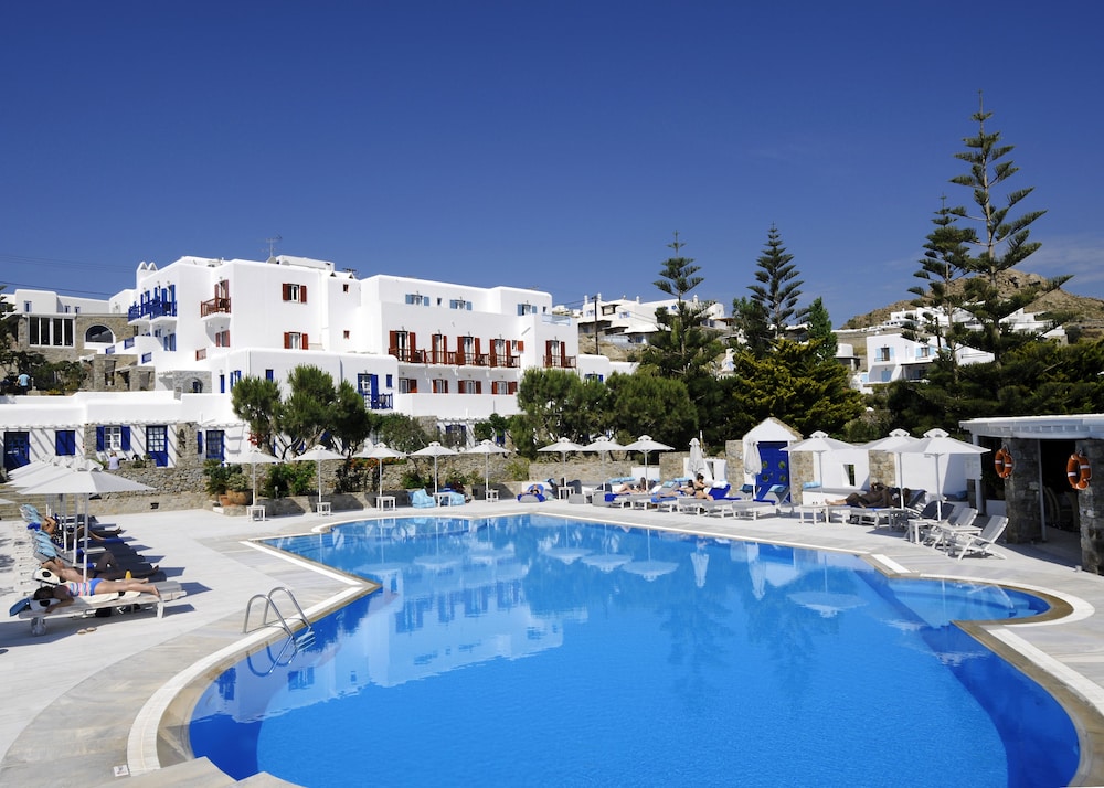 kamari hotel