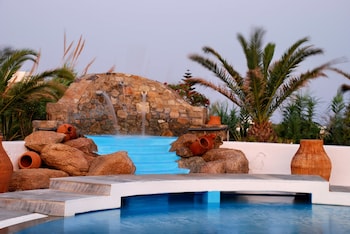 kamari hotel