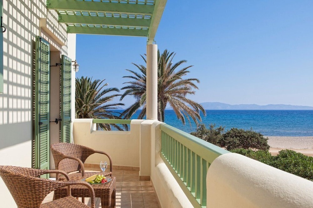 finikas hotel