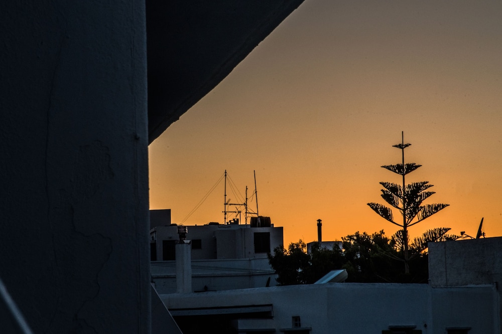 tinos