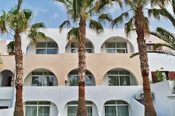 hotel makarios