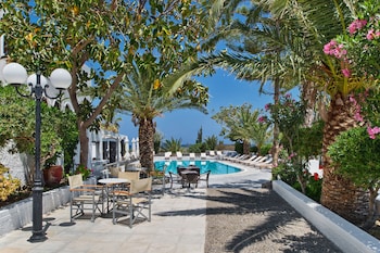 hotel makarios