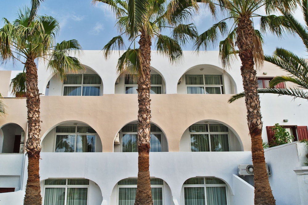 hotel makarios