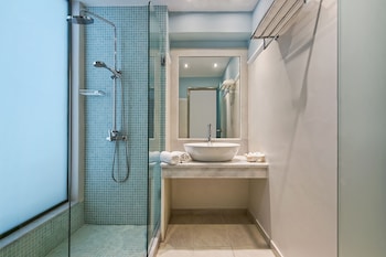 hotel makarios