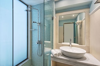 hotel makarios