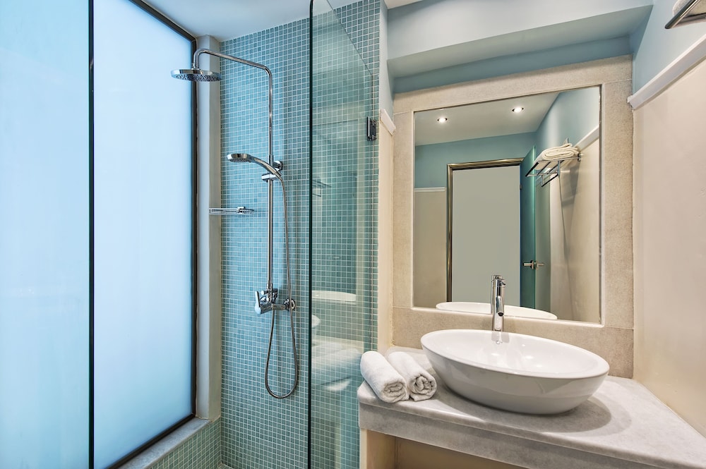 hotel makarios