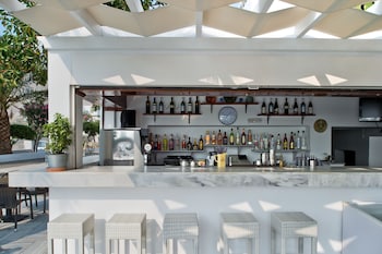 hotel makarios
