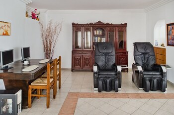 hotel makarios