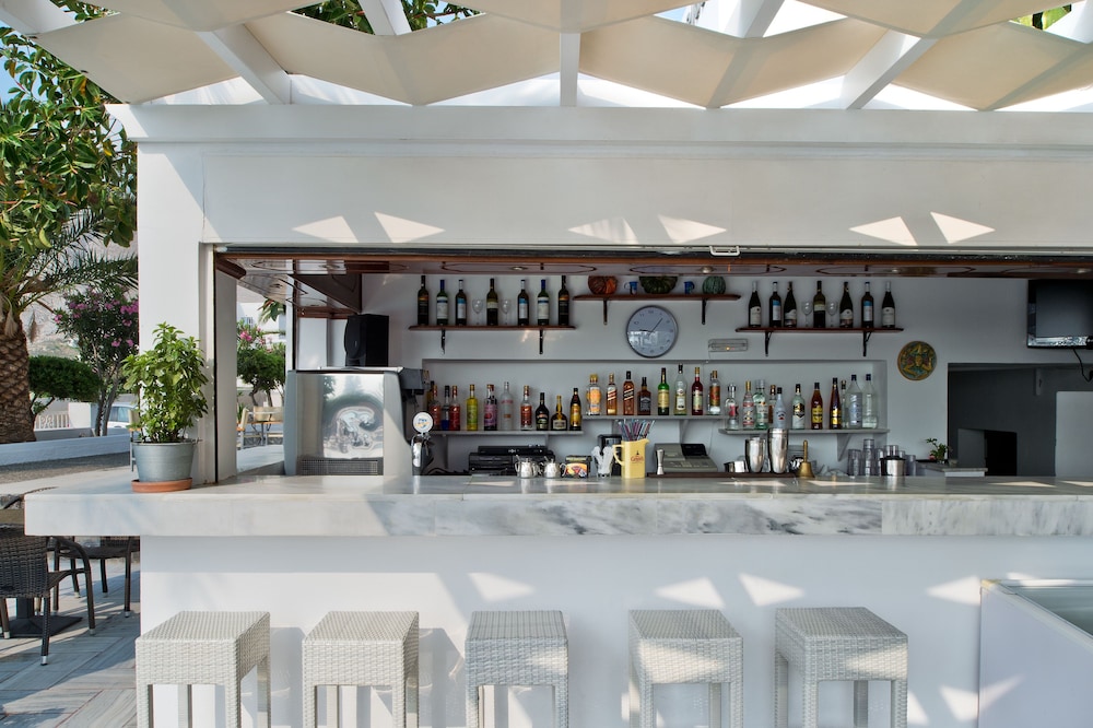 hotel makarios