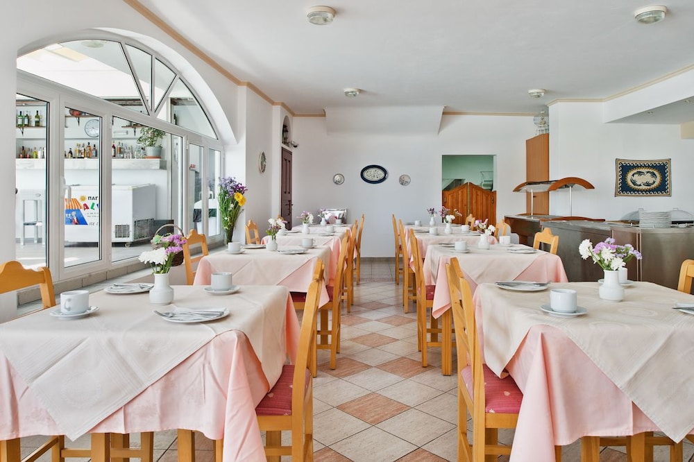 hotel makarios