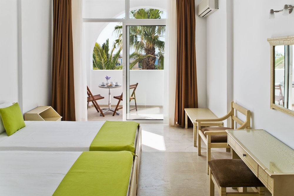 hotel makarios