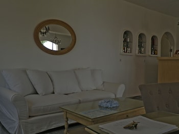 adonis hotel and apartments