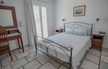 adonis hotel and apartments