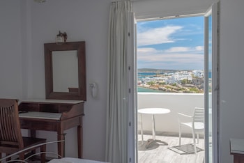 adonis hotel and apartments