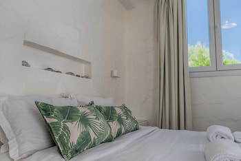 adonis hotel and apartments