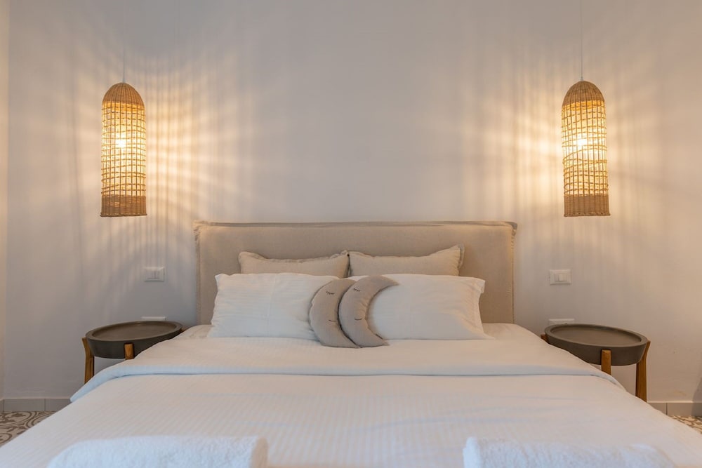 adonis hotel and apartments