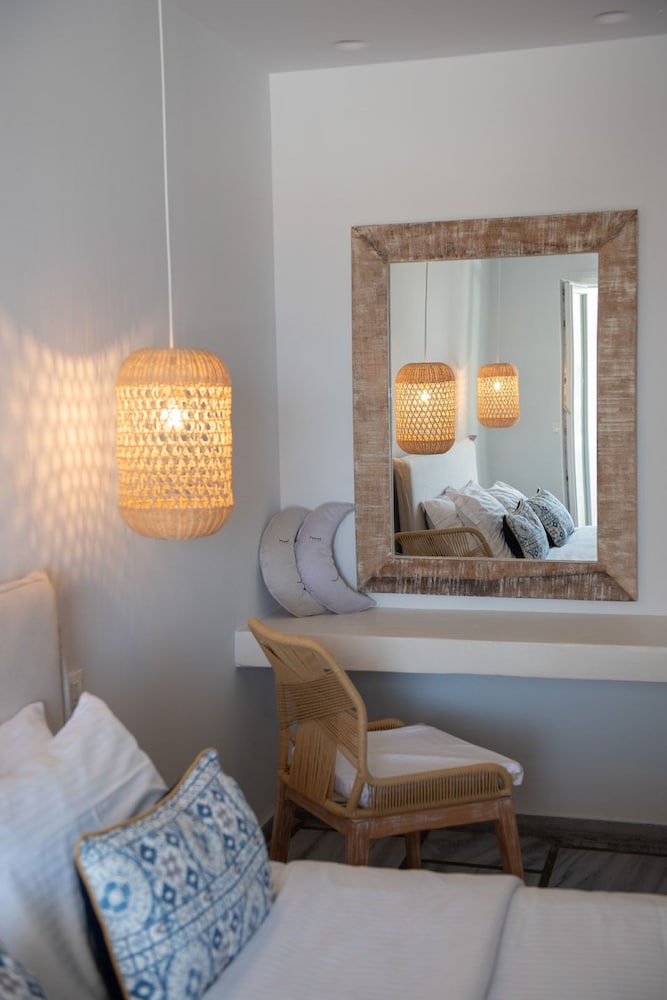 adonis hotel and apartments