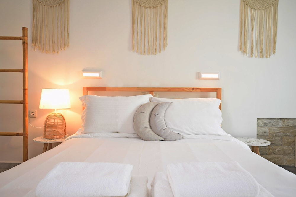 adonis hotel and apartments