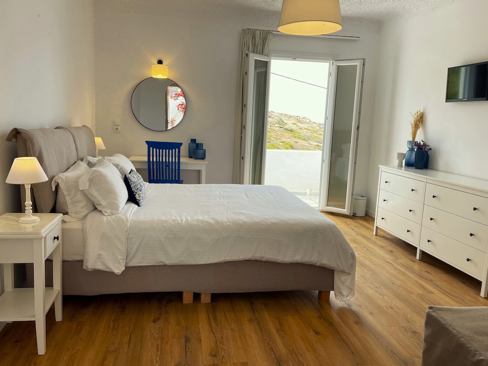 adonis hotel and apartments