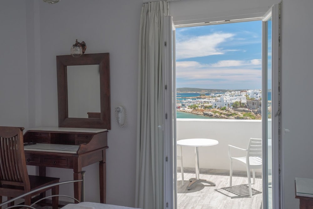 adonis hotel and apartments