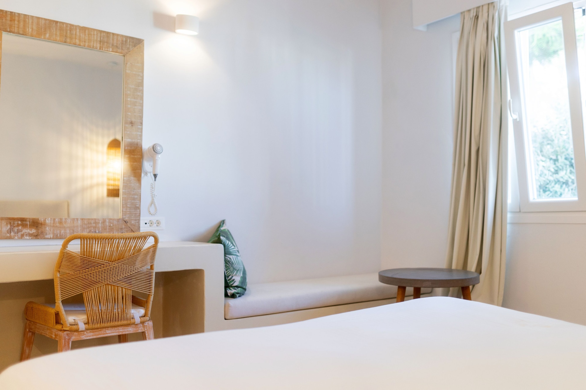 adonis hotel and apartments