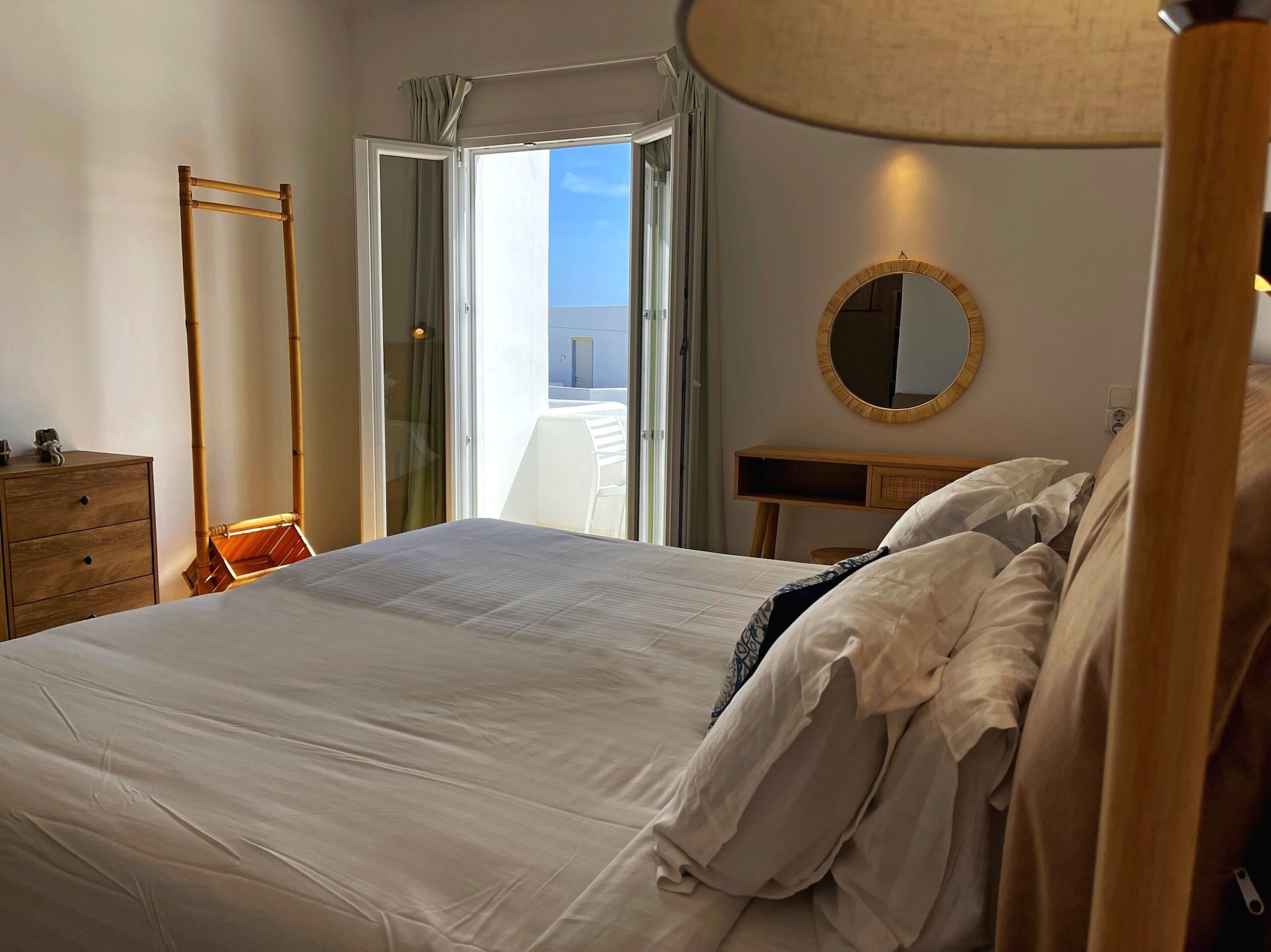 adonis hotel and apartments