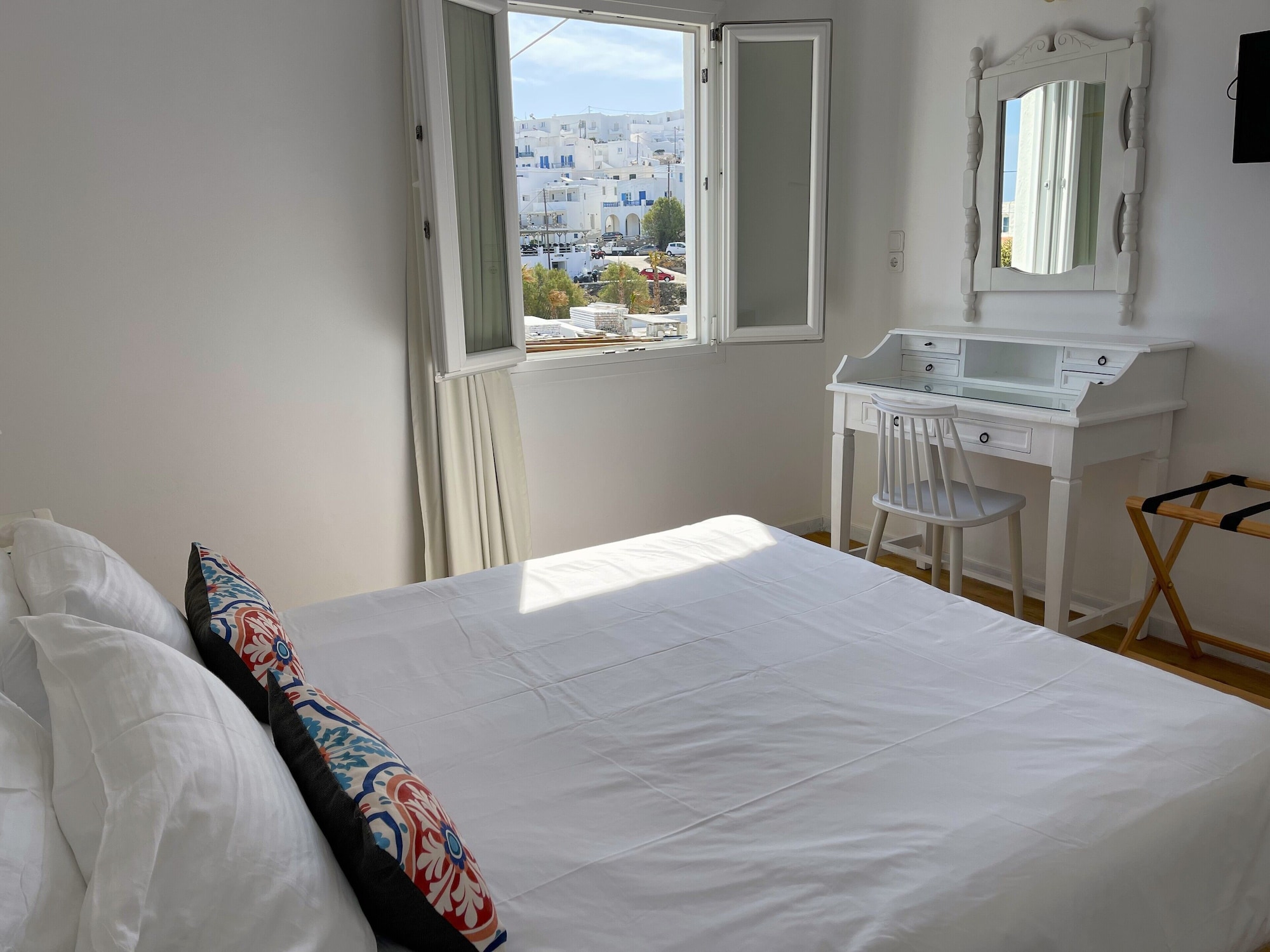 adonis hotel and apartments
