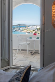 Adonis Hotel & Apartments,Parikia>>Naousa,3 star