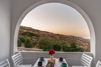 Adonis Hotel & Apartments,Parikia>>Naousa,3 star