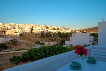 Adonis Hotel & Apartments,Parikia>>Naousa,3 star