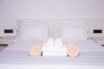 White Cave Villas,Fira>>Finikia,3 star