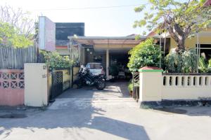 batik trinidar homestay by zuzu