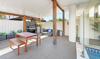 hotel diana south brisbane