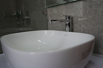 hotel golden leaf kashmir