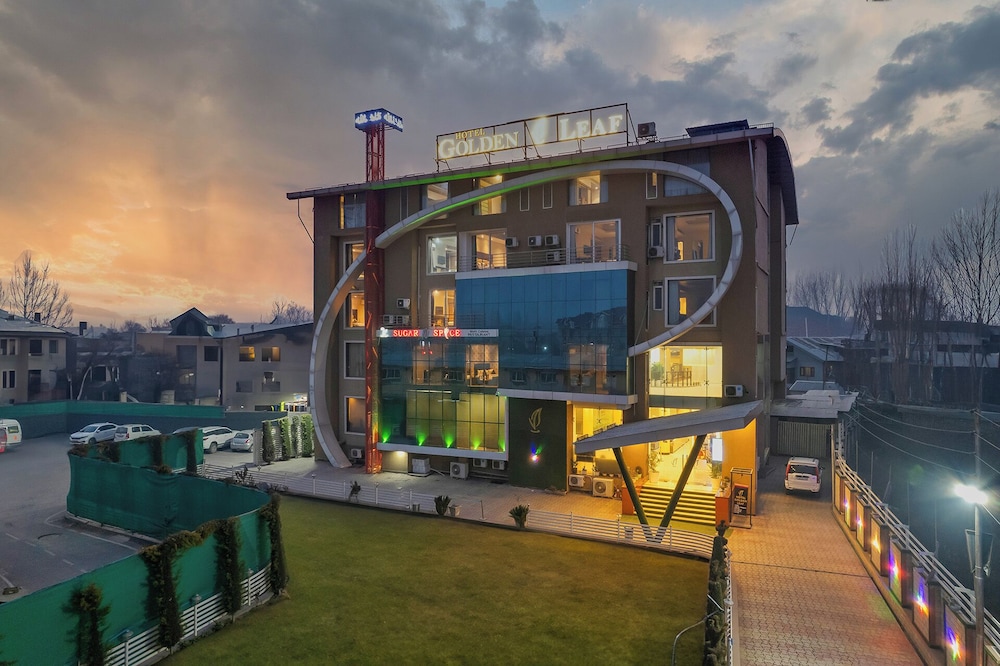 hotel golden leaf kashmir