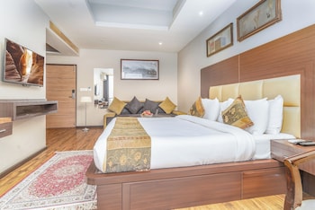 hotel golden leaf kashmir