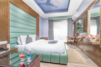 hotel golden leaf kashmir