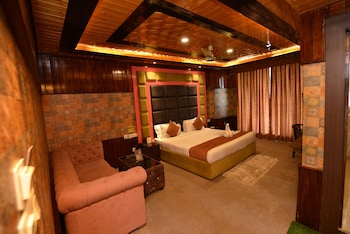 hotel golden leaf kashmir
