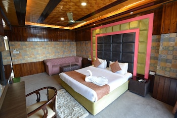 hotel golden leaf kashmir