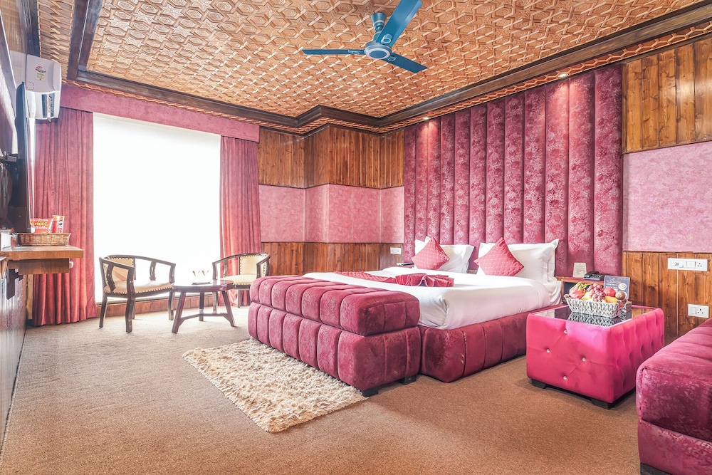 hotel golden leaf kashmir