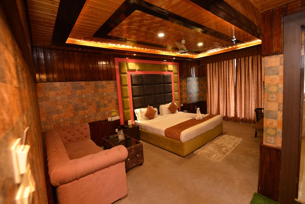 hotel golden leaf kashmir