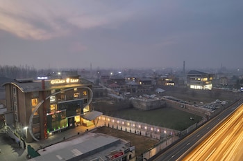 Hotel Golden Leaf Kashmir,Jammu And Kashmir>>Srinagar,4 star