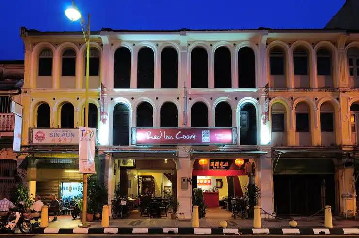 red inn court hostel