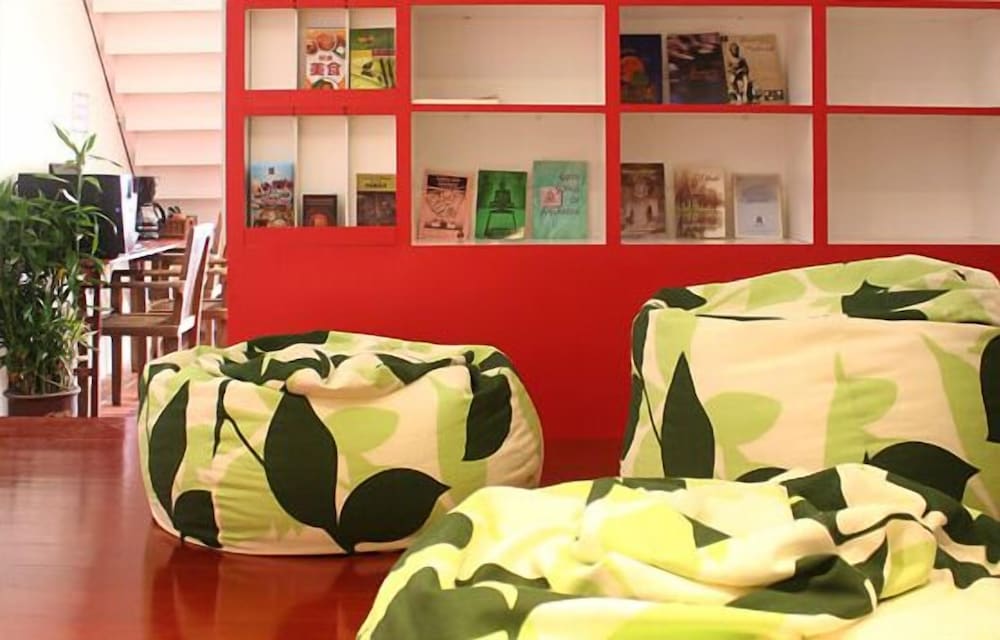 red inn court hostel